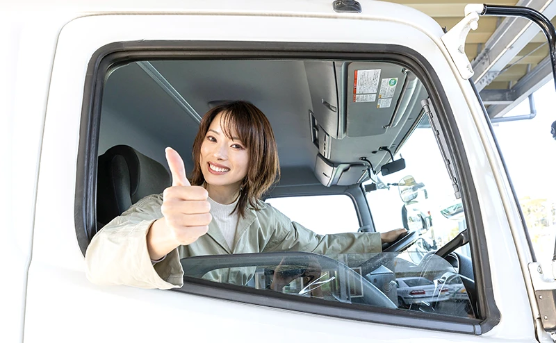 合宿免許で楽しく教習を受けている様子